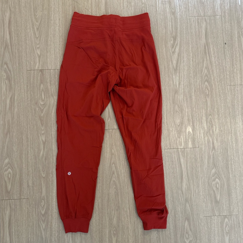 Lululemon Dance Studio Mid-Rise Jogger
Full Length Sz 6 - Picture 2 of 2